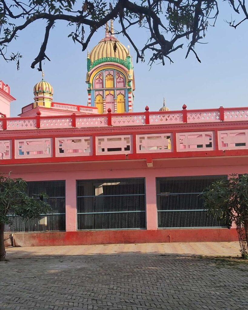 Swami Shri Avdhesh Kumar Das Ji Maharaj guiding devotees at Bada Bhaktmaal Ashram
