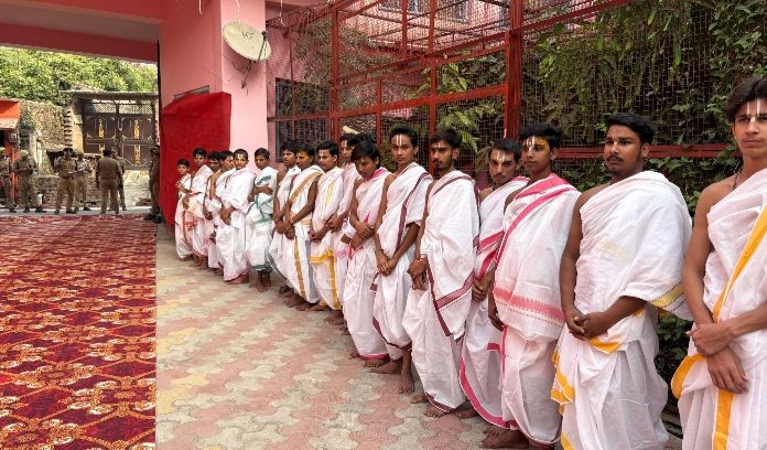 Bada Bhaktmaal Ashram spiritual gathering with devotees
